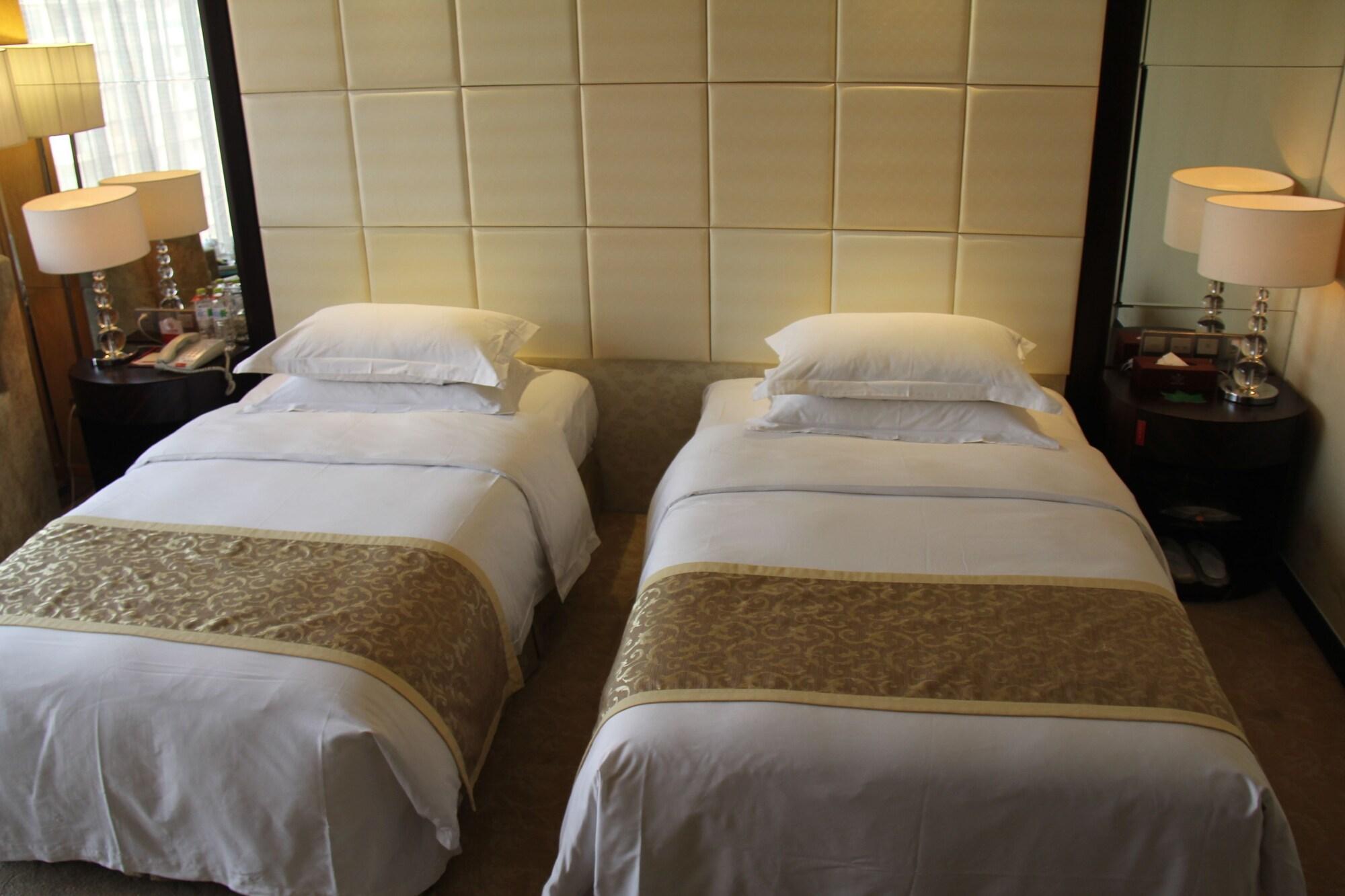 Weifang Ramada Plaza Hotel Exterior photo