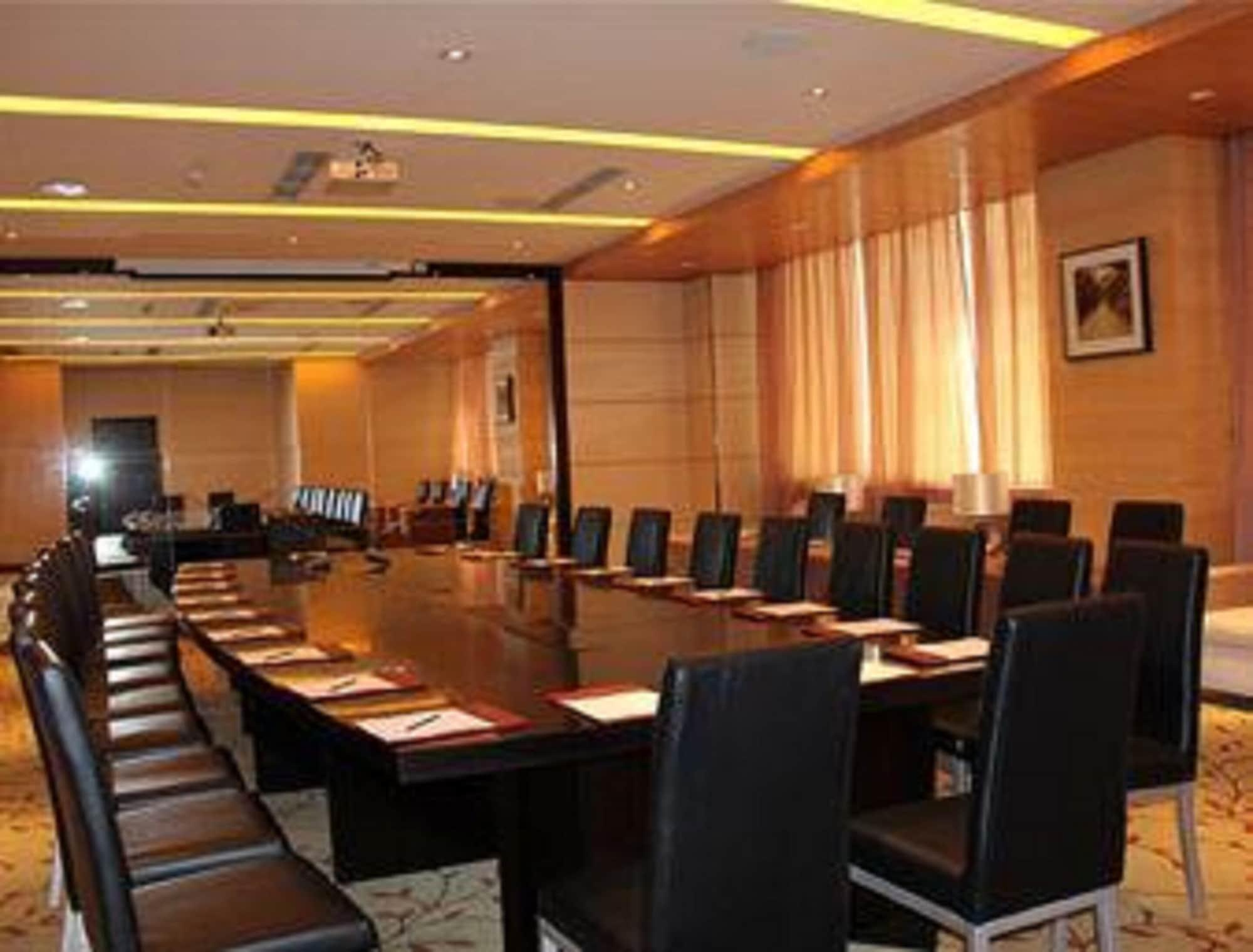 Weifang Ramada Plaza Hotel Exterior photo
