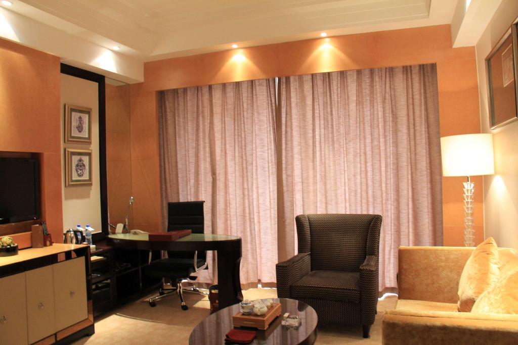 Weifang Ramada Plaza Hotel Room photo